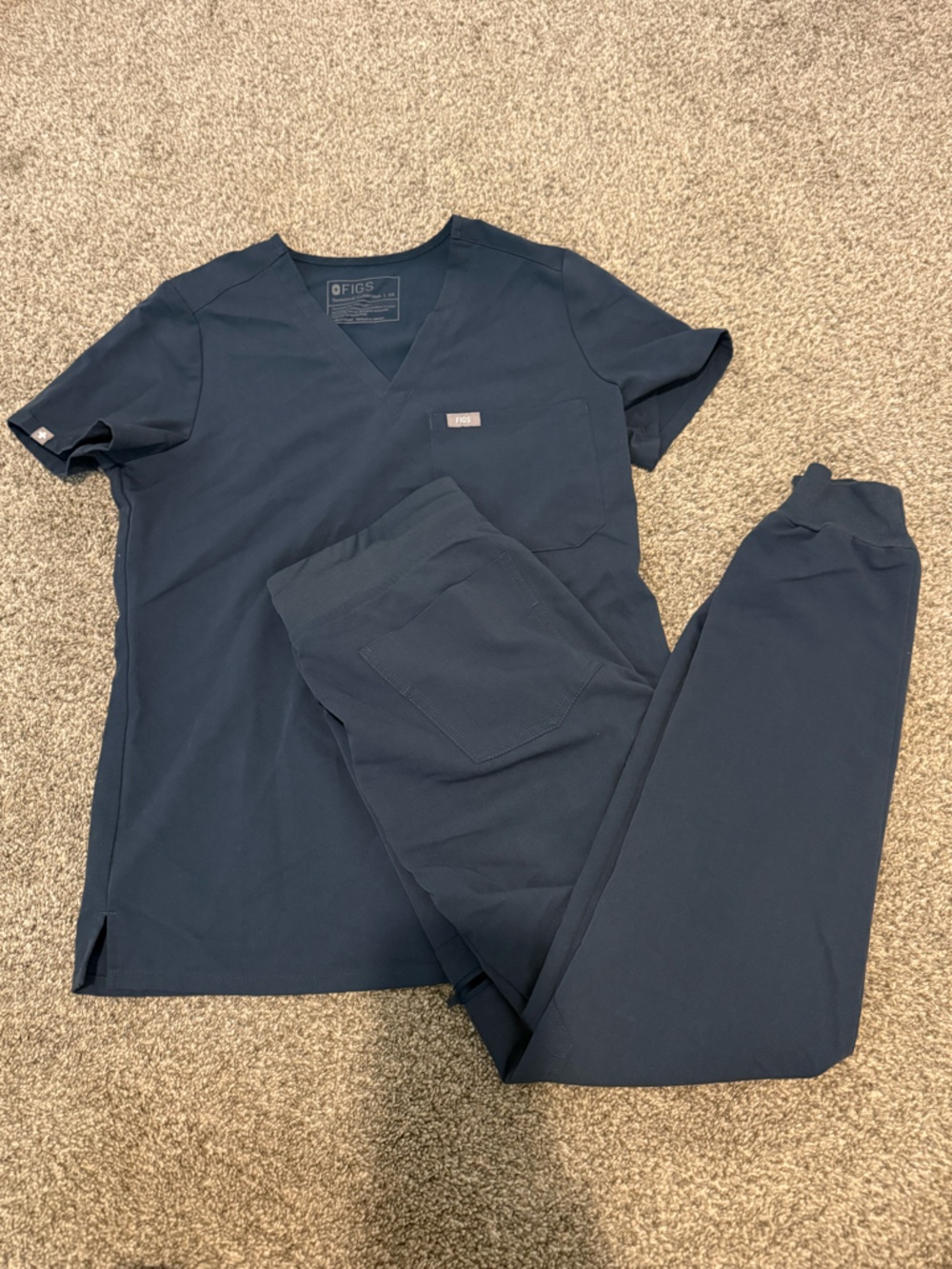FIGS Women's Scrub Set
